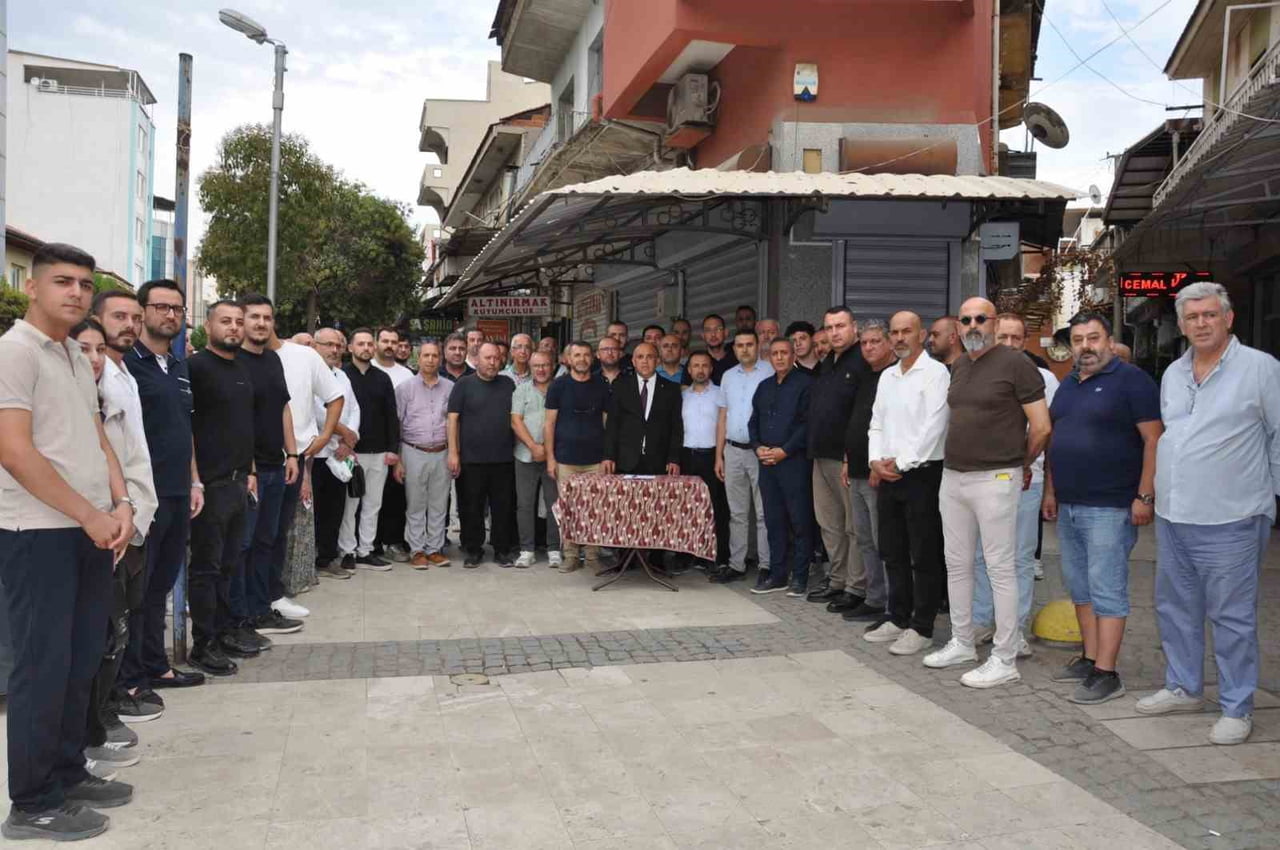 MANİSA’NIN SALİHLİ İLÇESİNDE DÜN KUYUMCUYA YÖNELİK SİLAHLI SOYGUN GİRİŞİMİNİN ARDINDAN ESNAFLAR...