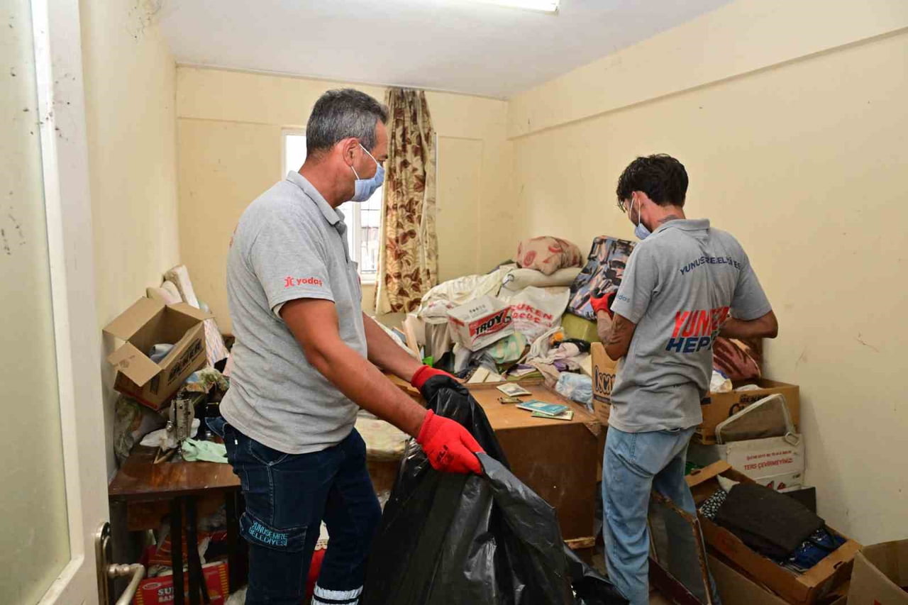 MANİSA’NIN YUNUSEMRE İLÇESİNE BAĞLI BARBAROS MAHALLESİ’NDE BİR APARTMANIN ZEMİN KATINDA UZUN...