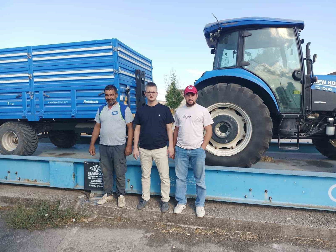 MANYAS'TA AYÇİÇEĞİ HASADI DEVAM EDİYOR: ÖN ALIM FİYATI 37 LİRA OLARAK BELİRLENDİ