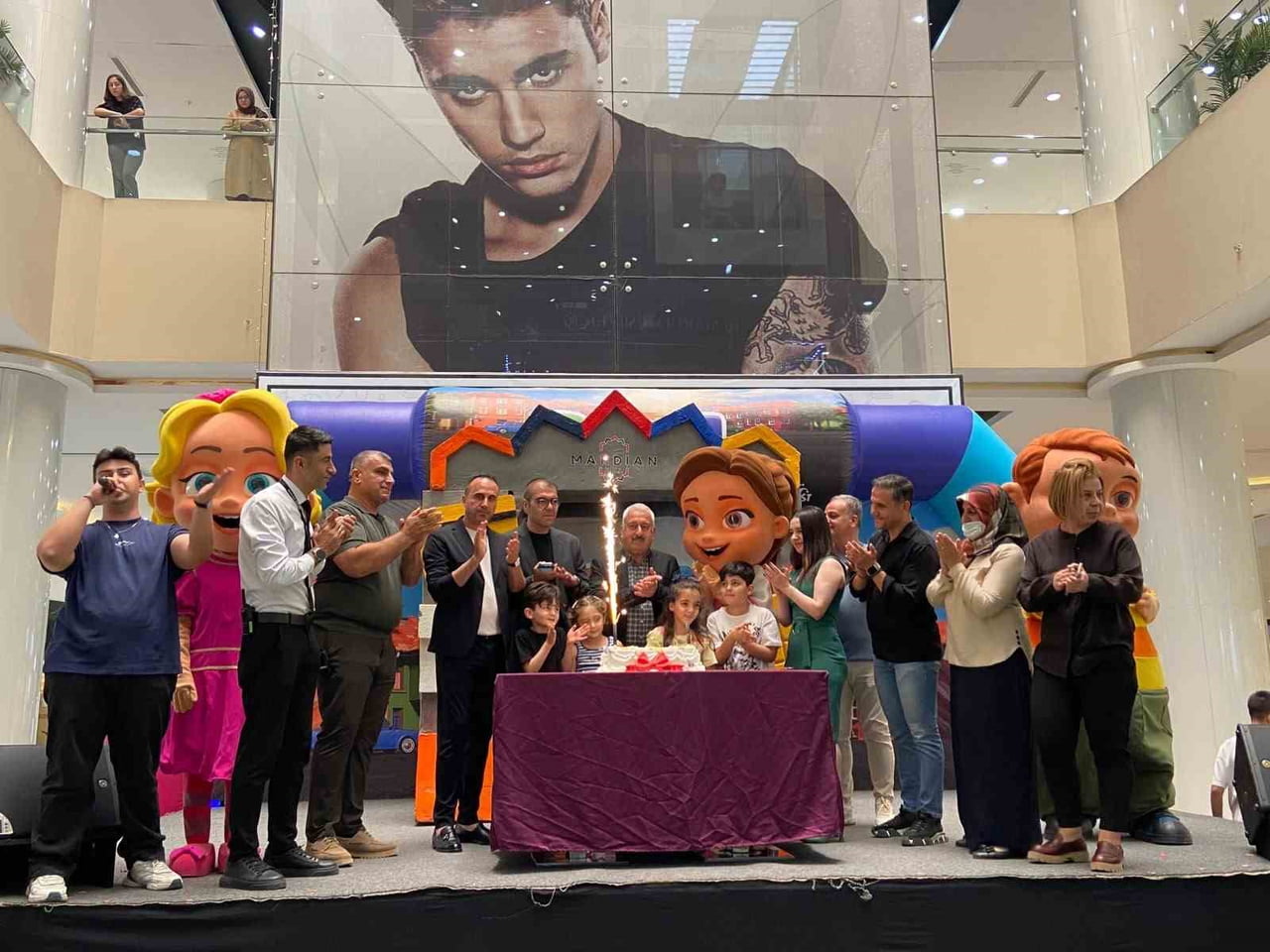 MARDİAN MALL’DA 6’NCI YIL COŞKUSU YAŞANDI. GÜNLERDİR DEVAM EDEN ETKİNLİKLERİN FİNALİ, BUGÜN...