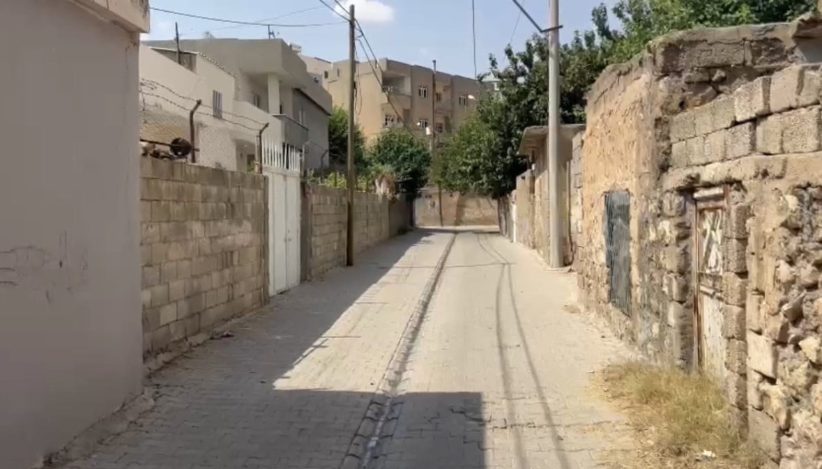 MARDİN'DE EVE GİREN MASKELİ KİŞİ VEYA KİŞİLER 70 YAŞINDAKİ KADINI DARBEDİP ALTINLARINI...