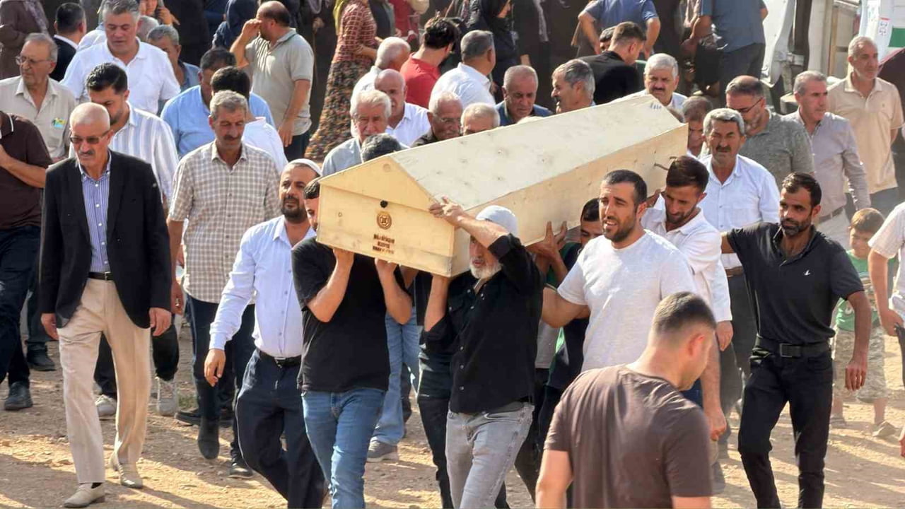 MARDİN'DE TARLADA ÖLÜ BULUNAN ÇOCUĞUN CENAZESİ DEFNEDİLDİ