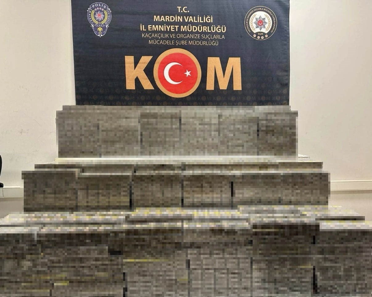 MARDİN'İN ARTUKLU İLÇESİNDE KAÇAKÇILIĞIN ÖNLENMESİNE YÖNELİK YÜRÜTÜLEN ÇALIŞMALARDA BİR ARAÇTA...
