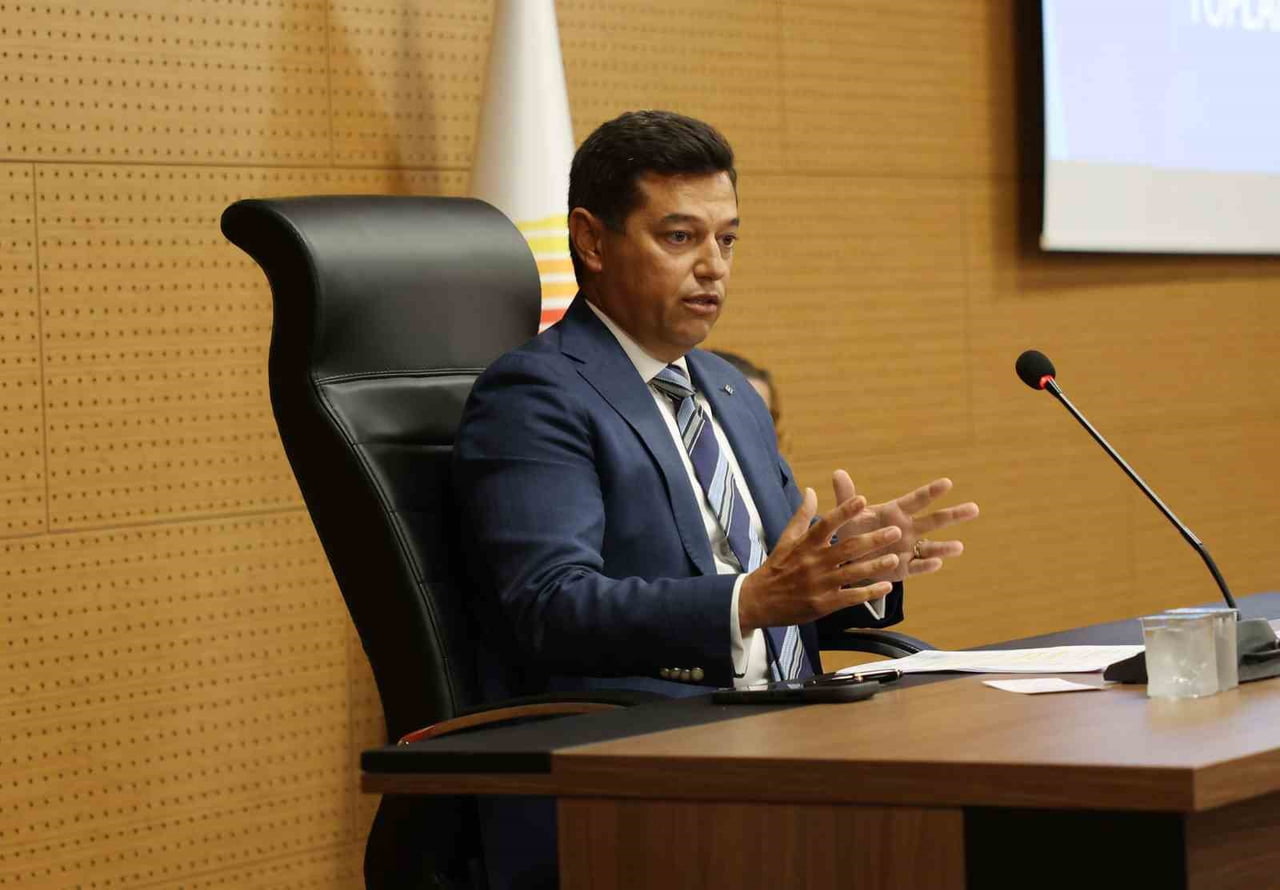 MARMARİS BELEDİYE BAŞKANI ACAR ÜNLÜ, MAHALLE MUHTARLARIYLA BİR ARAYA GELDİĞİ TOPLANTIDA İLÇENİN...