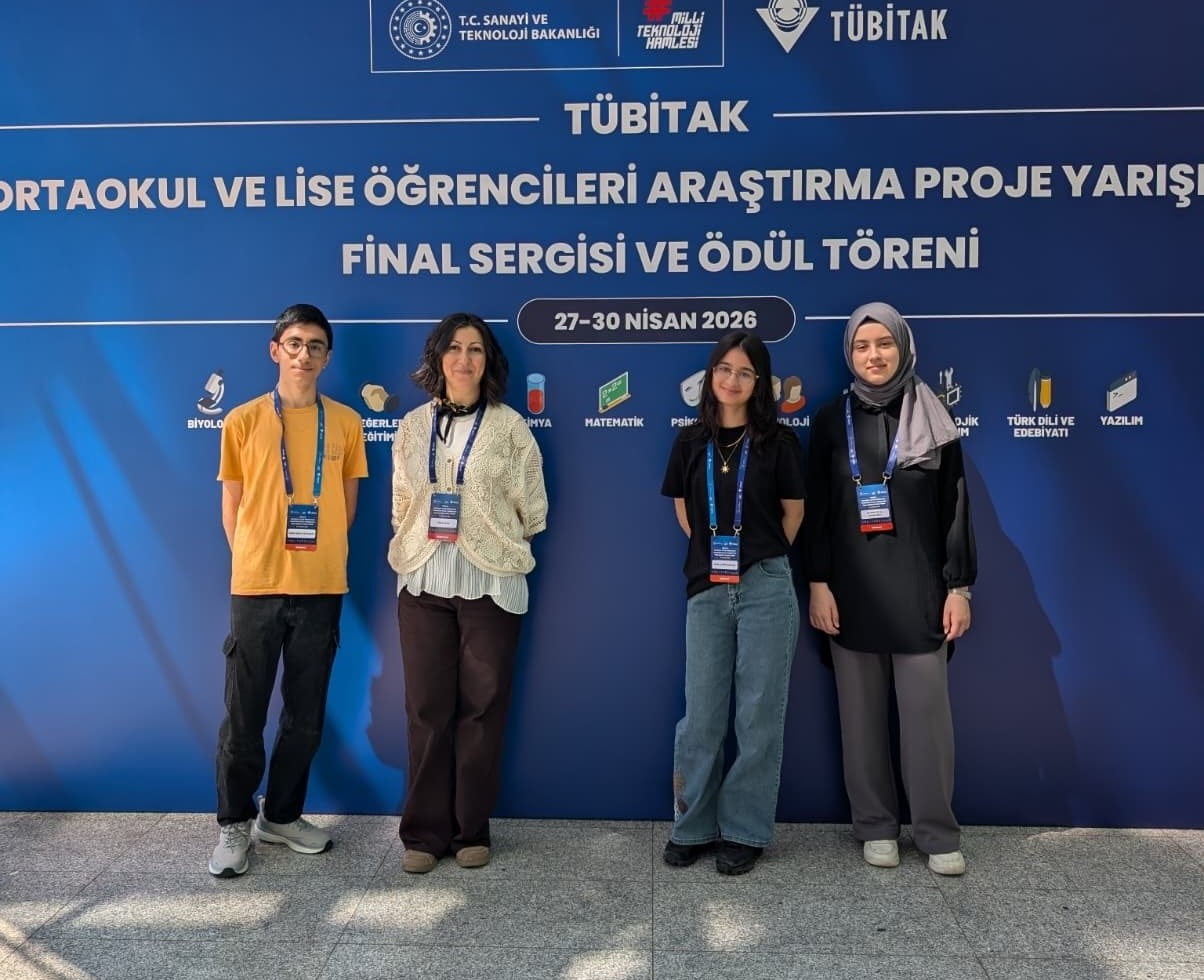 MATEMATİK ÖĞRETMENİ ESRA İNAN DANIŞMANLIĞINDA ÇALIŞMALARINI SÜRDÜREN ÖĞRENCİLER EMRE MERT...