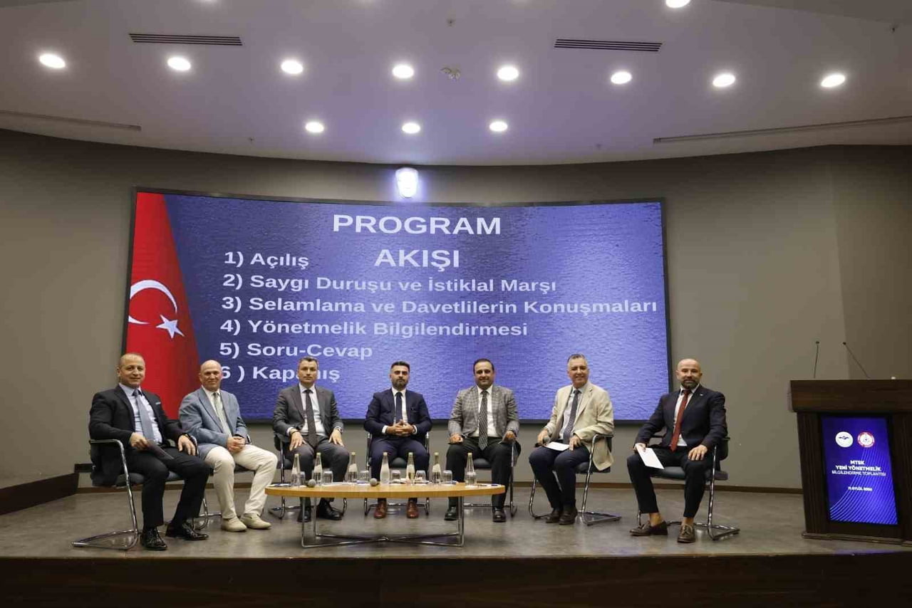 MEB YETKİLİLERİNİN KATILIMIYLA, İZMİR'DE SÜRÜCÜ KURSLARI YETKİLİLERİNE YENİ EHLİYET SINAV...