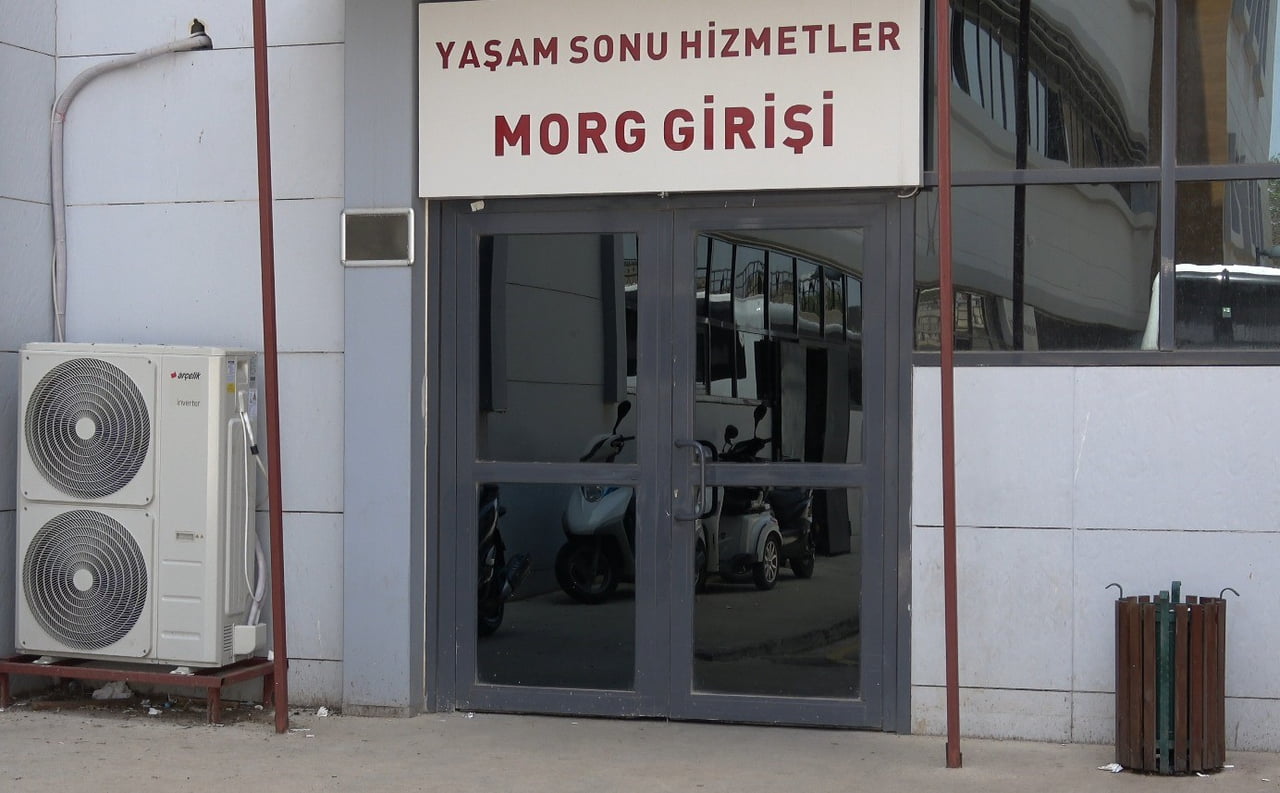 MEHMET ÜNAL'IN CENAZESİ, PROF. DR. ALAEDDİN YAVAŞCA DEVLET HASTANESİ MORGUNA KALDIRILDI.