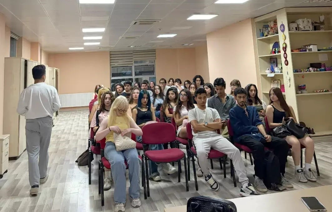 MENTEŞE’DE GENÇLER TİYATRO EĞİTİMLERİYLE SAHNEYE HAZIRLANIYOR