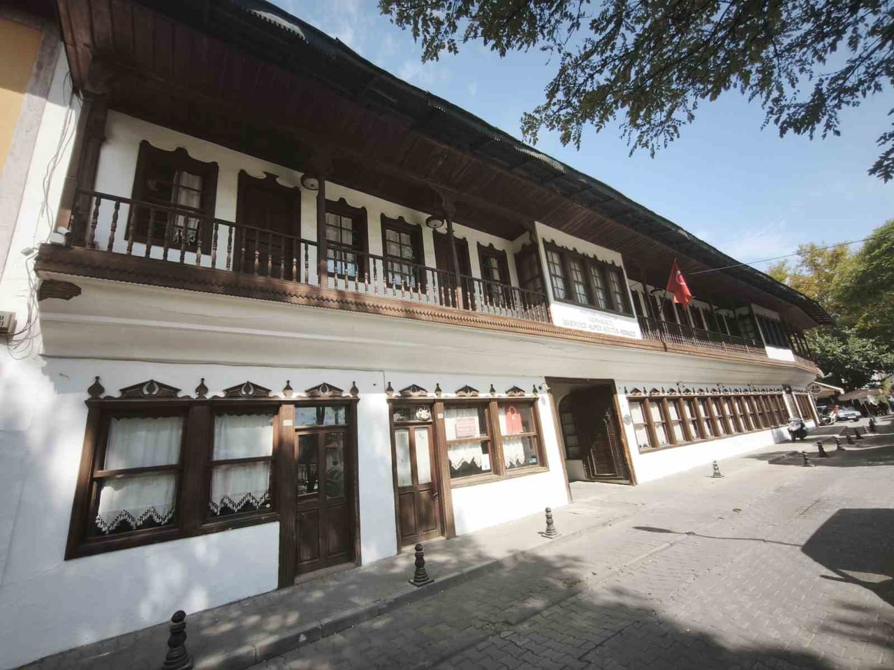 MENTEŞE’DEKİ BAZI TARİHİ TAŞINMAZLAR MİHRİŞAH VALİDE SULTAN VAKFI’NA TESCİL EDİLİYOR