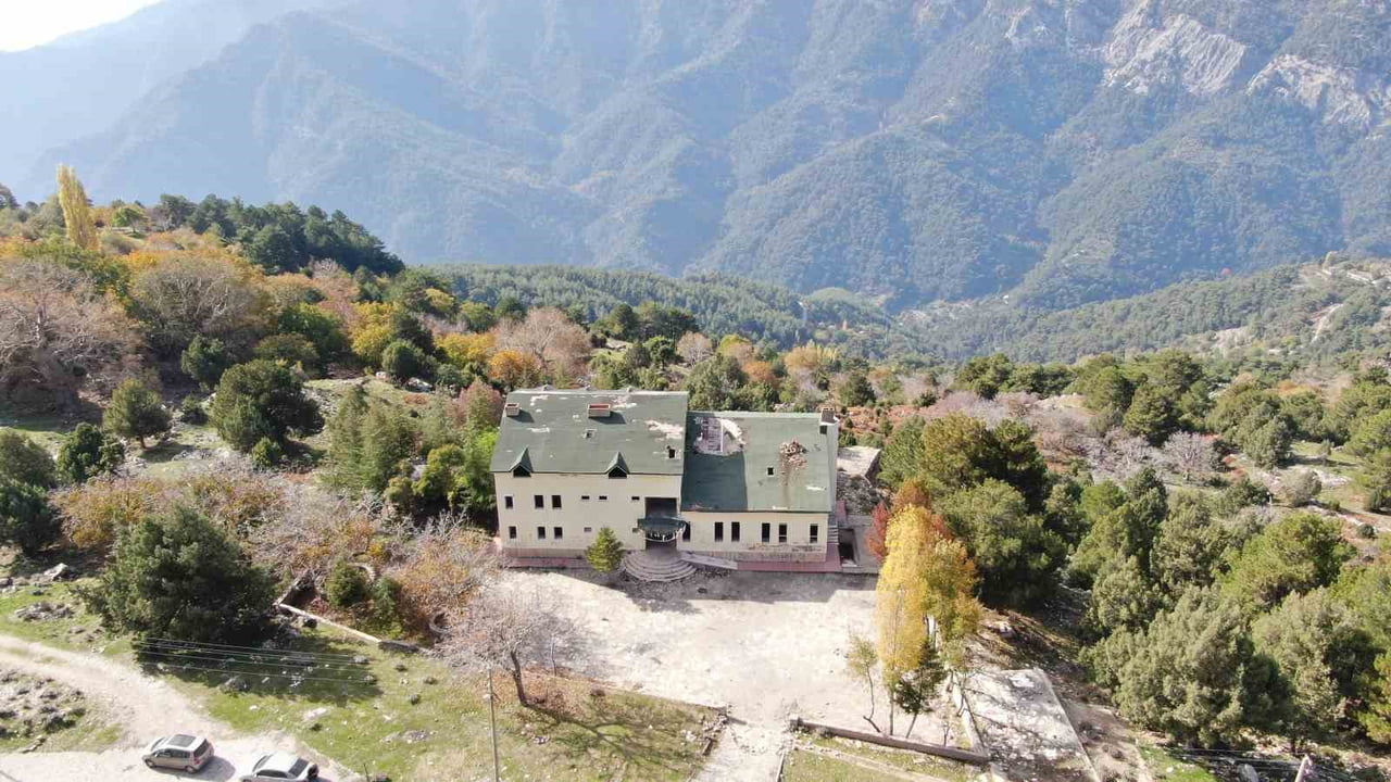 MERHUM VALİ RECEP YAZICIOĞLU'NUN AYDIN'DA YAYLA TURİZMİ HAYALİYLE YAPTIRDIĞI PAŞA YAYLASI OTELİ...