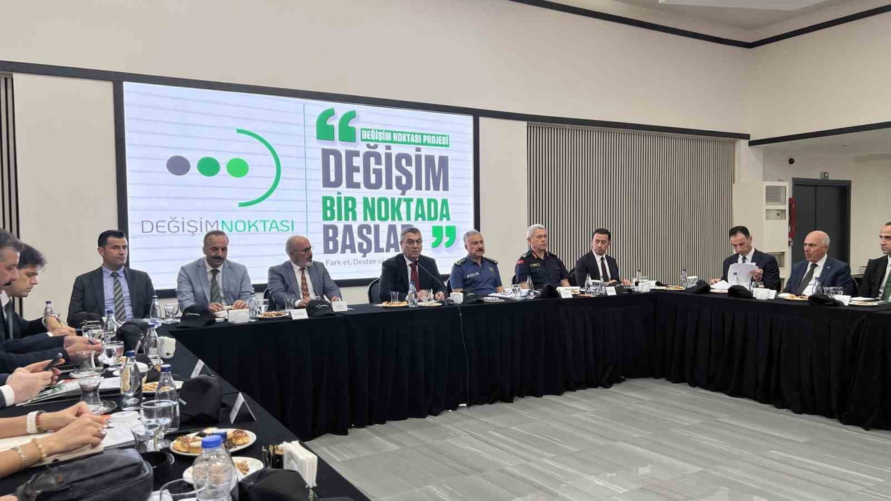 MERSİN'DE BAĞIMLILIKLA MÜCADELE KAPSAMINDA 15 PAYDAŞ KURUMUN YER ALDIĞI 'DEĞİŞİM NOKTASI PROJESİ'...