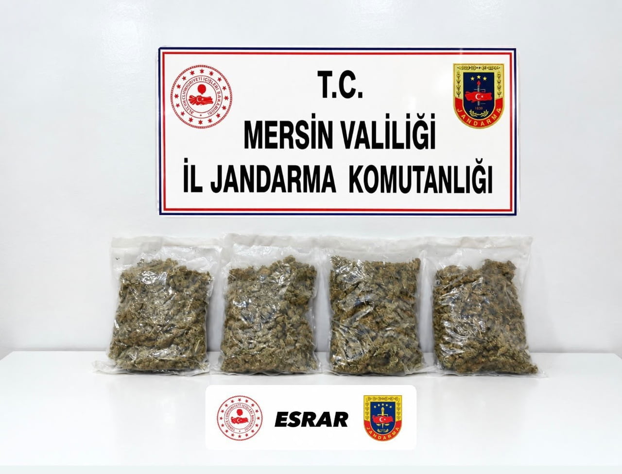 MERSİN'DE JANDARMA EKİPLERİNİN DÜZENLEDİĞİ BASKINDA 2 KİLOGRAM ESRAR ELE GEÇİRİLDİ, 2 ŞÜPHELİ...