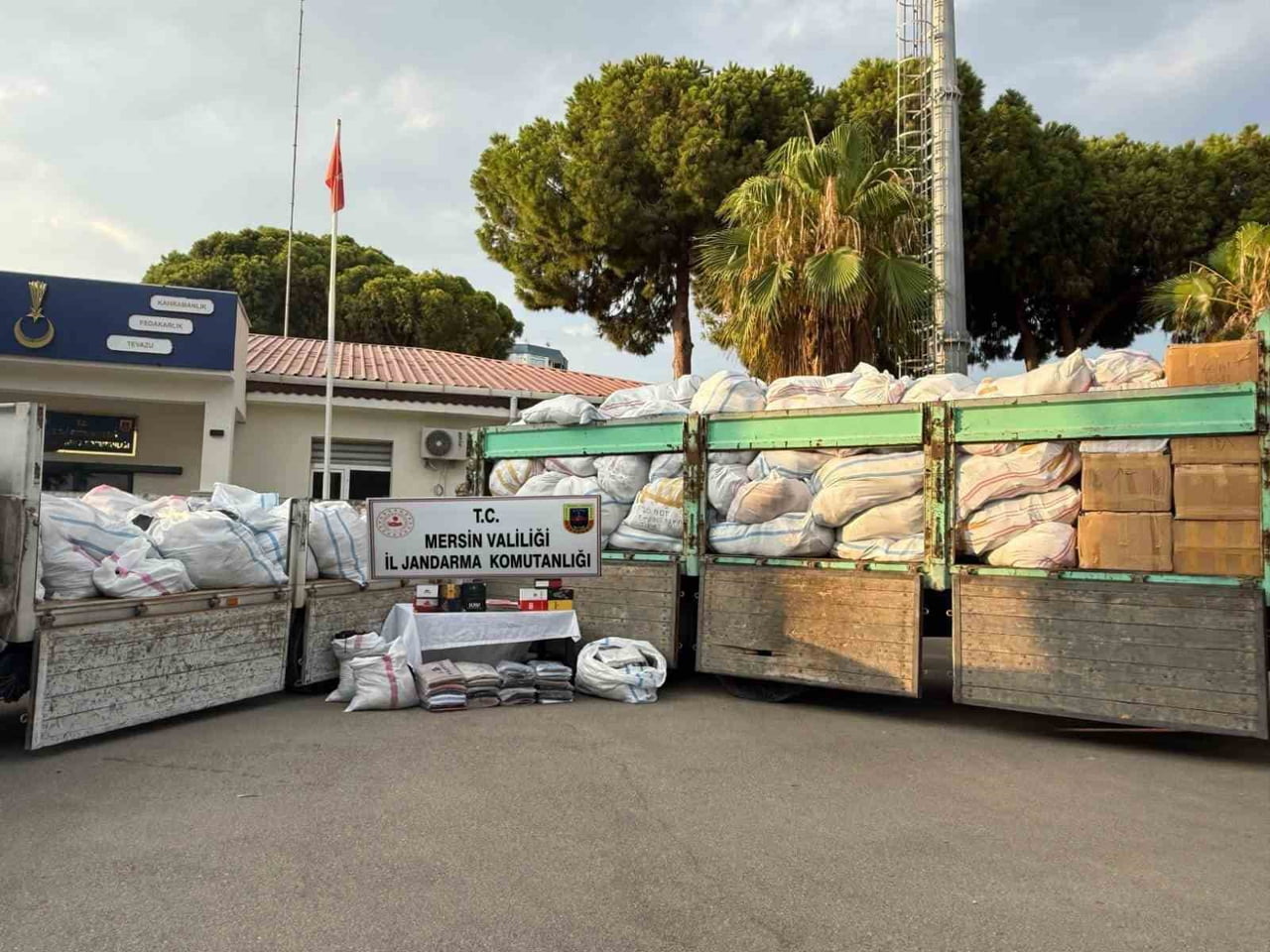MERSİN'DE JANDARMA EKİPLERİNİN YAPTIĞI ÇALIŞMADA ÇEŞİTLİ MARKA VE MODELLERE AİT PİYASA DEĞERİ 50...