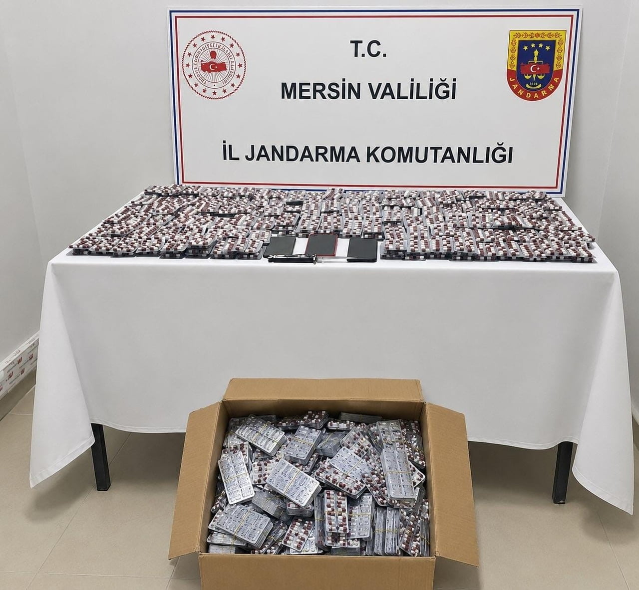 MERSİN'İN ERDEMLİ İLÇESİNDE JANDARMA EKİPLERİNİN BİR ADRESE DÜZENLEDİĞİ OPERASYONDA 13 BİN 764...