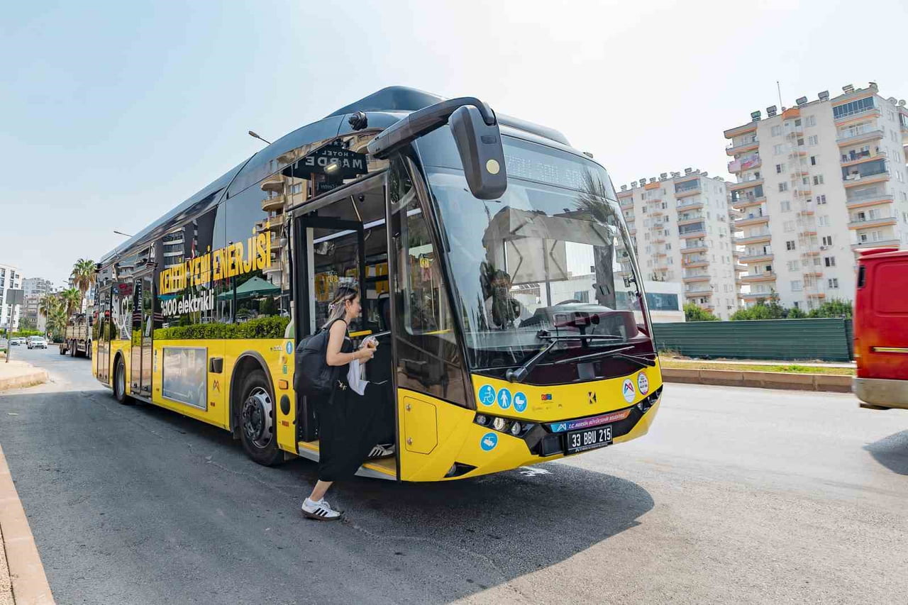 MERSİN BÜYÜKŞEHİR BELEDİYESİ BÜNYESİNDE YAKLAŞIK 8 AYDIR KENT İÇİ ULAŞIMDA HİZMET VEREN ELEKTRİKLİ...