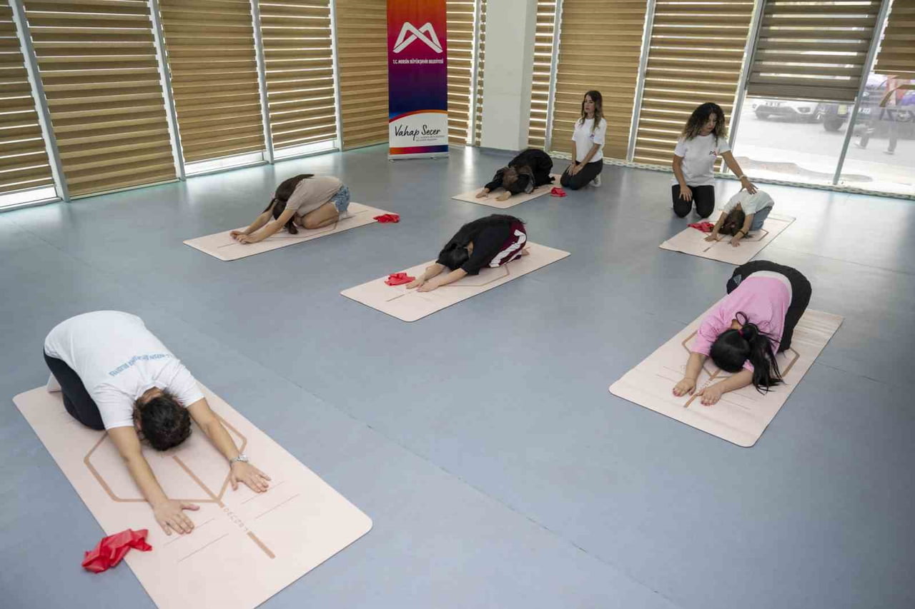 MERSİN’DE 12-18 YAŞ ARALIĞINDAKİ GENÇ KIZLARA YÖNELİK HAYATA GEÇİRİLEN ‘DURUŞUNLA GÜÇLEN’...