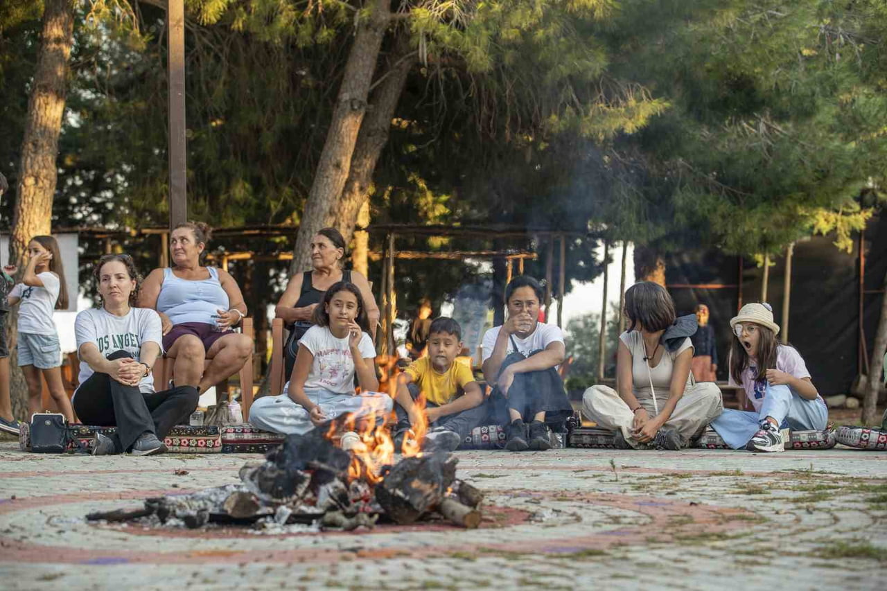 MERSİN’DE DÜZENLENEN ‘ANNE VE ÇOCUK KAMPI’NDA ANNE VE ÇOCUKLAR DOĞAYLA İÇ İÇE VAKİT GEÇİRİRKEN...