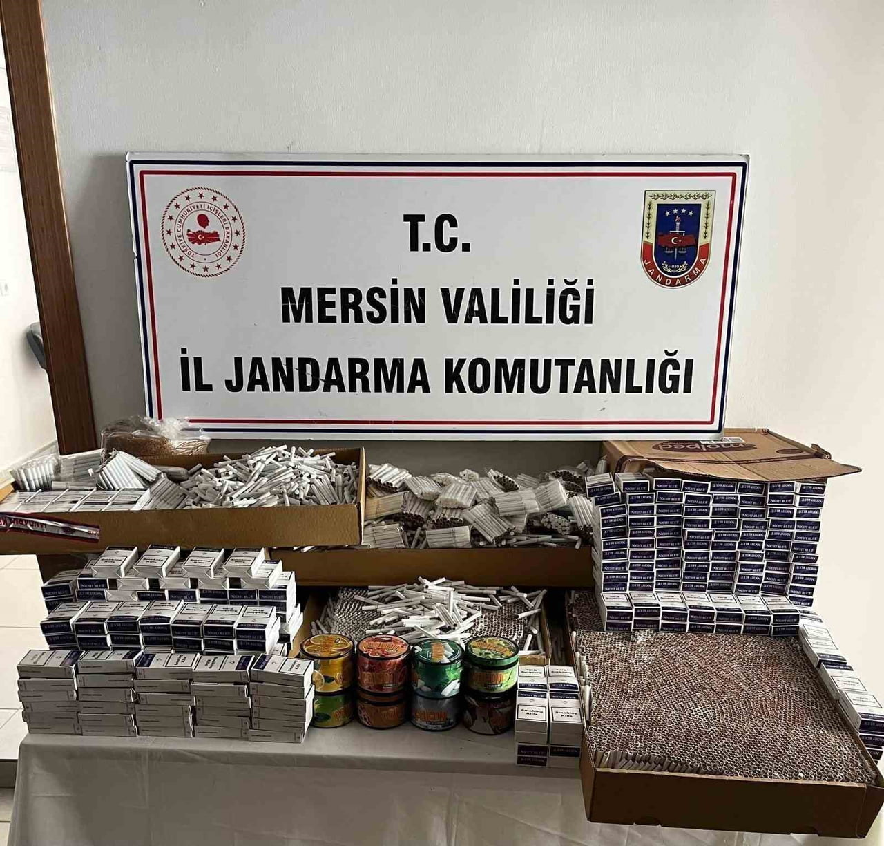 MERSİN’DE JANDARMA EKİPLERİNİN SİGARA KAÇAKÇILIĞINA YÖNELİK DÜZENLEDİĞİ OPERASYONDA 1 ŞÜPHELİ...
