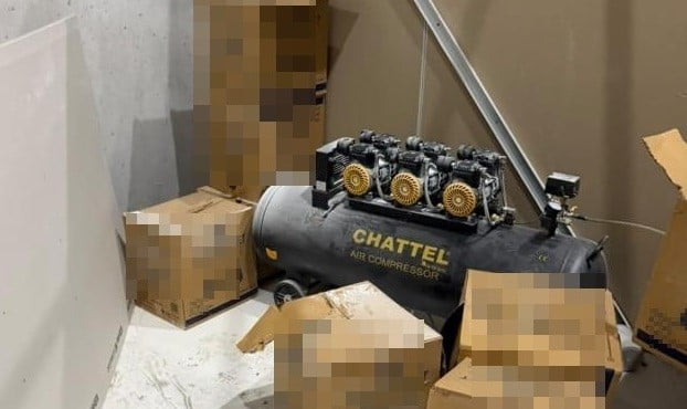 MERSİN’DE PLASTİK AMBALAJ DEPOSUNDA SENTETİK ECZA İMALATI YAPILDIĞI BELİRLENEREK DÜZENLENEN...