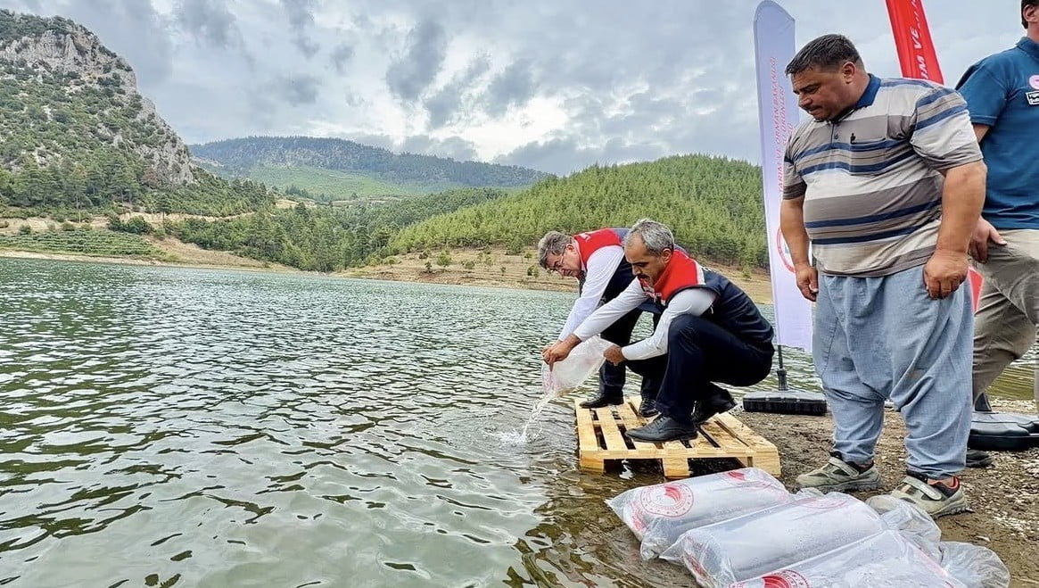 MERSİN’DE ‘SU KAYNAKLARININ BALIKLANDIRMA PROJESİ’ KAPSAMINDA 9 İLÇEDE BULUNAN 17 GÖL VE GÖLETE...