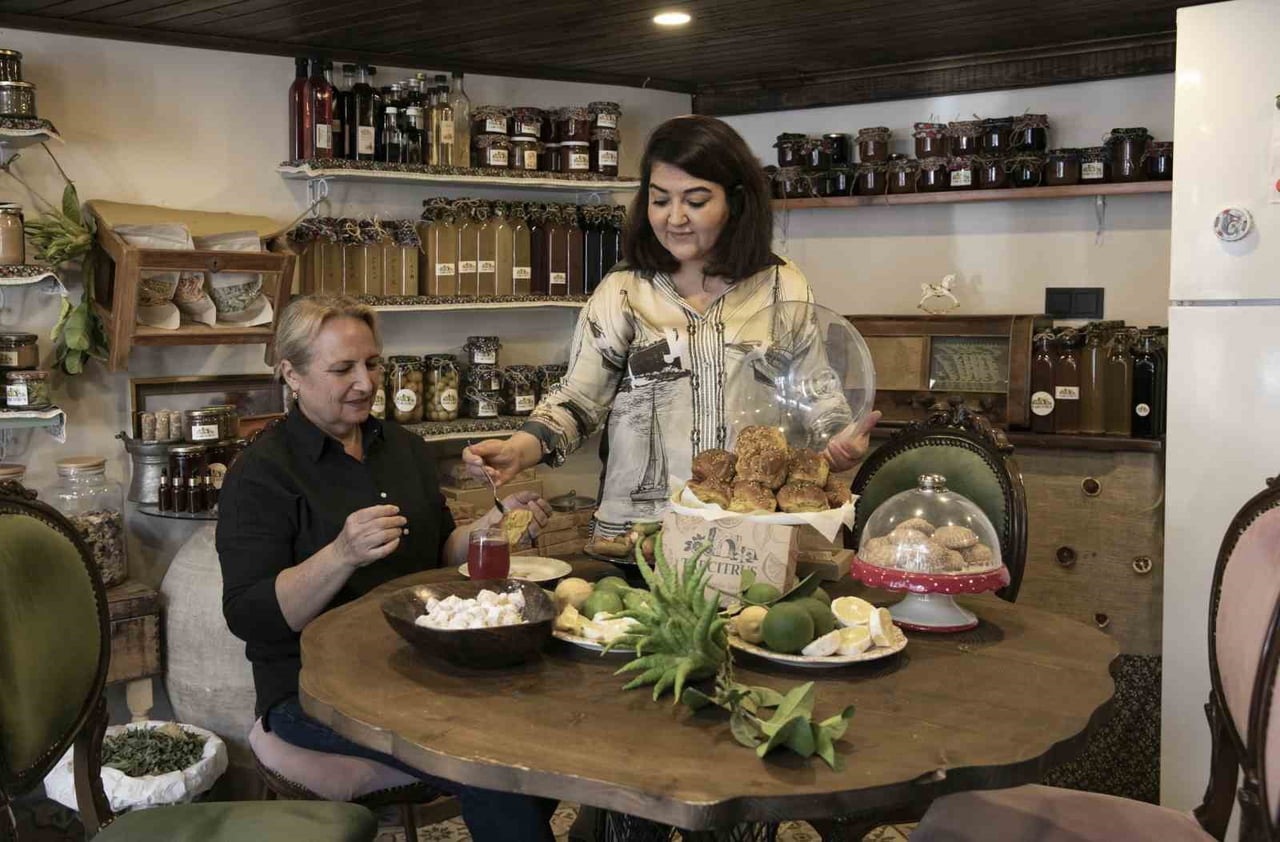 MERSİN’DE ÜRETİCİ KADIN AHENK ARKAN, KENTİN NARENCİYE ZENGİNLİĞİNİ KENDİ MARKASIYLA KATMA DEĞERLİ...