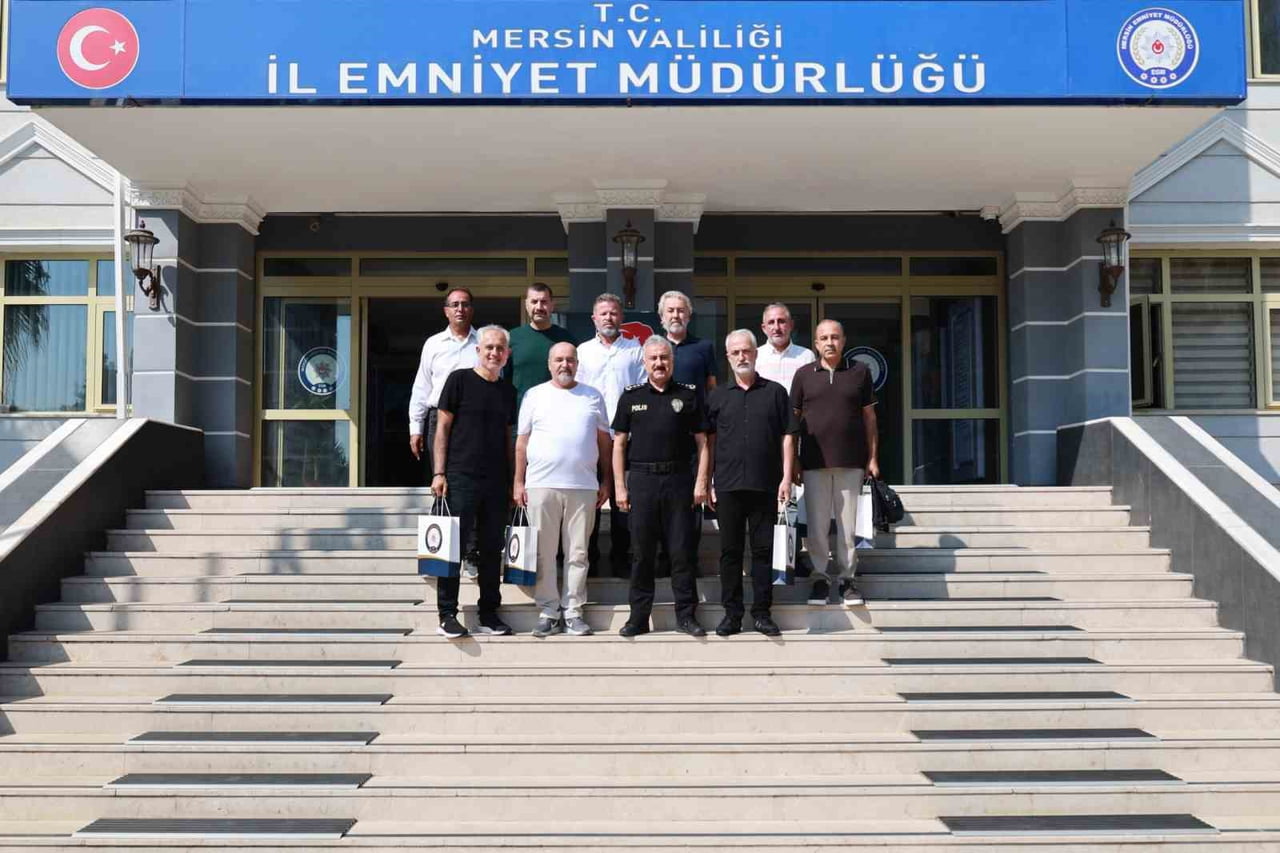 MERSİN İL EMNİYET MÜDÜRÜ FAHRİ AKTAŞ, YAŞ HADDİ SEBEBİYLE EMEKLİ OLAN EMNİYET MENSUPLARIYLA BİR...