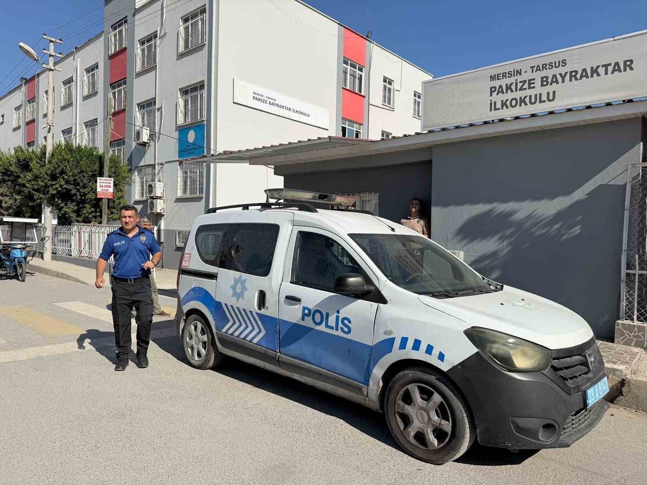MERSİN’İN TARSUS İLÇESİNDE 1. SINIF ÖĞRENCİSİ 7 YAŞINDAKİ A.E.’NİN ÇANTASINDAN TABANCA ÇIKTI....