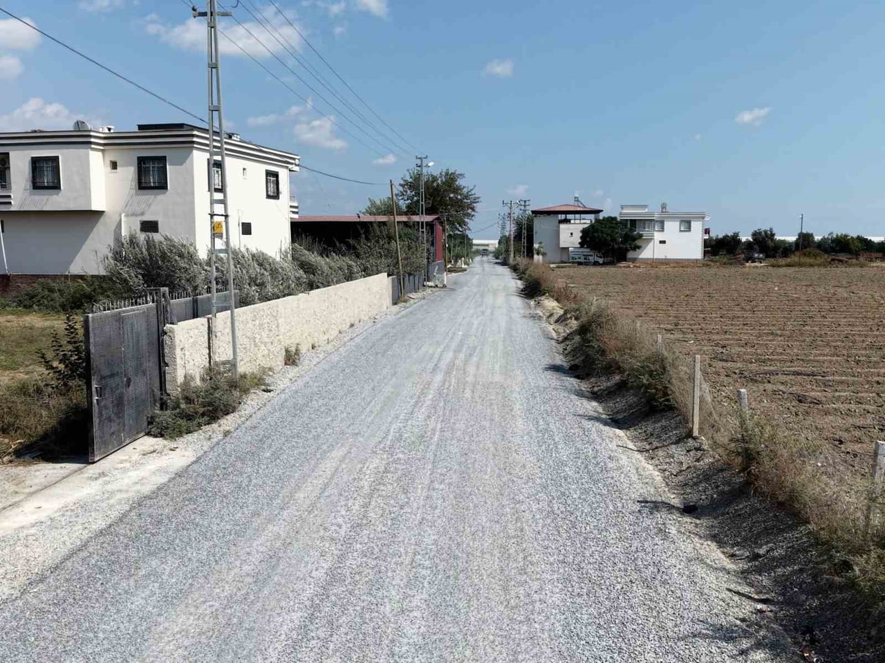 MERSİN’İN TARSUS İLÇESİNDE TARIMSAL ULAŞIMI KOLAYLAŞTIRMAK AMACIYLA 4 BİN 200 METRE UZUNLUĞUNDAKİ...