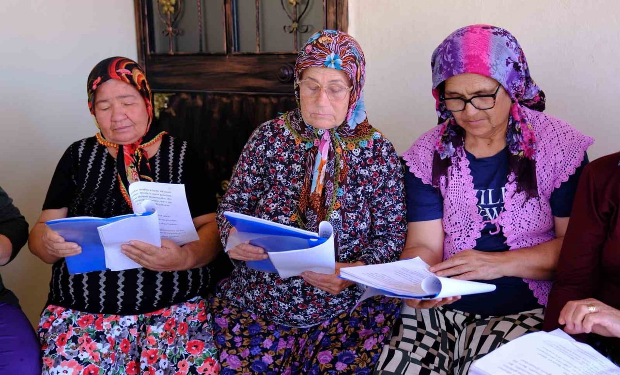 MERSİN’İN TOROSLAR İLÇESİNE BAĞLI ARSLANKÖY MAHALLESİ’NDE KURDUĞU KADIN TİYATROSUYLA ANADOLU...