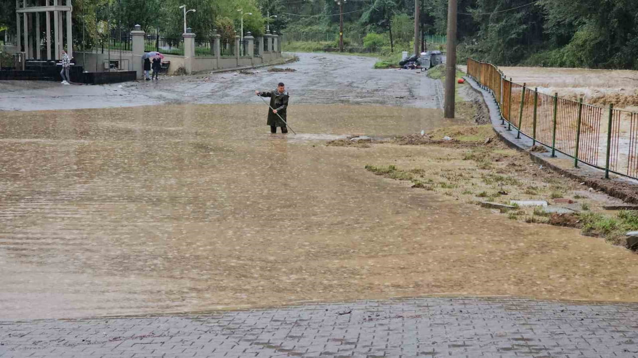 METEOROLOJİ GENEL MÜDÜRLÜĞÜNÜN BÖLGE İÇİN GÜNLER ÖNCESİNDEN YAPTIĞI ŞİDDETLİ YAĞIŞ VE SEL...