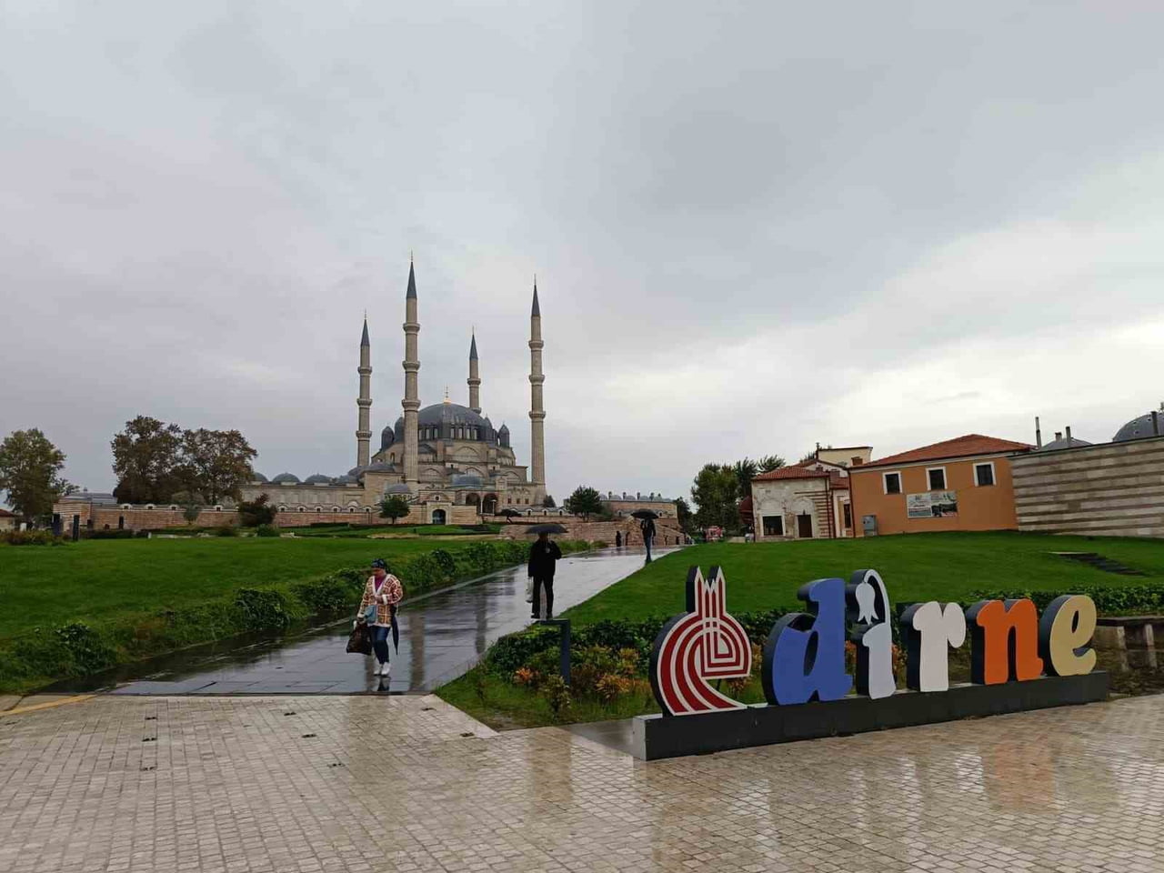 METEOROLOJİ GENEL MÜDÜRLÜĞÜNÜN UYARILARININ ARDINDAN EDİRNE'DE BEKLENEN SERİN VE YAĞIŞLI HAVA...