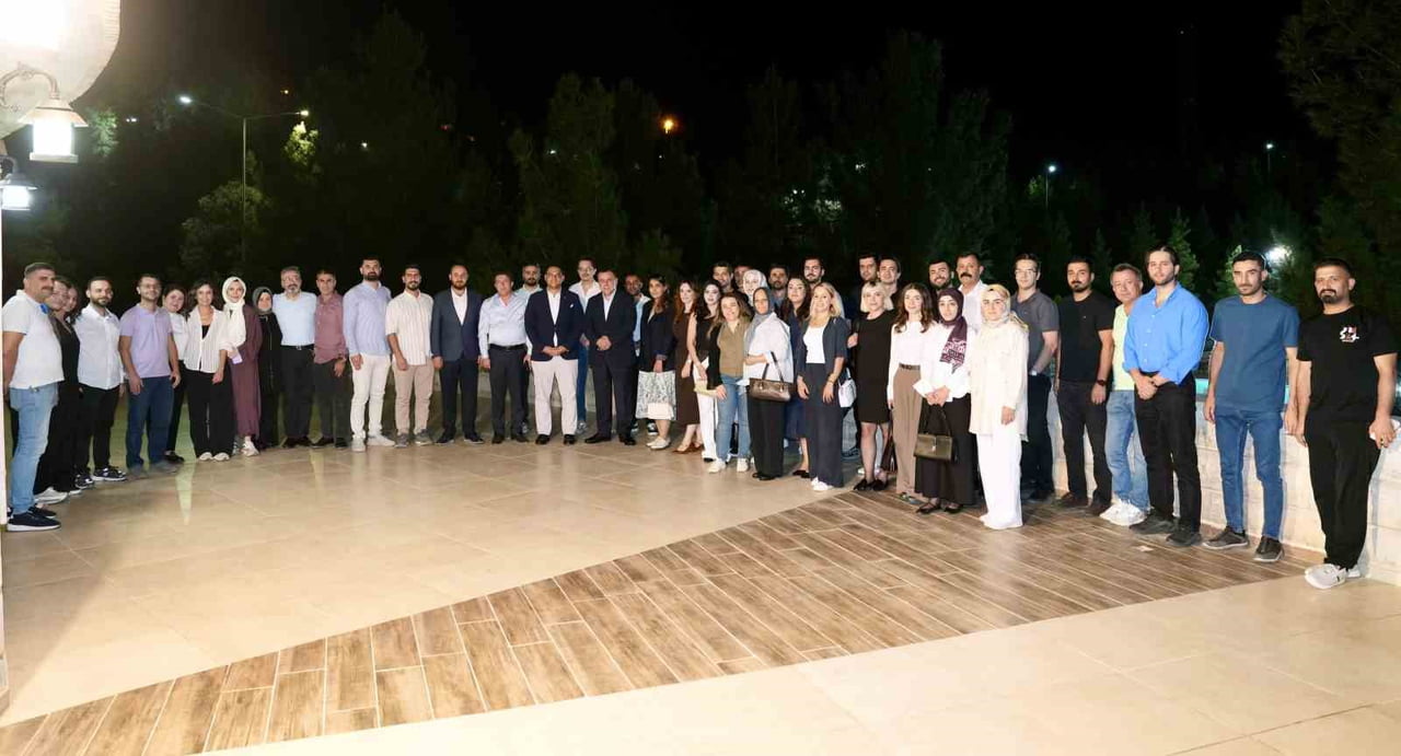 MİDYAT BELEDİYE BAŞKANI VEYSİ ŞAHİN, MİDYAT DEVLET HASTANESİ’NDE GÖREV YAPAN YÖNETİM KADROSU...