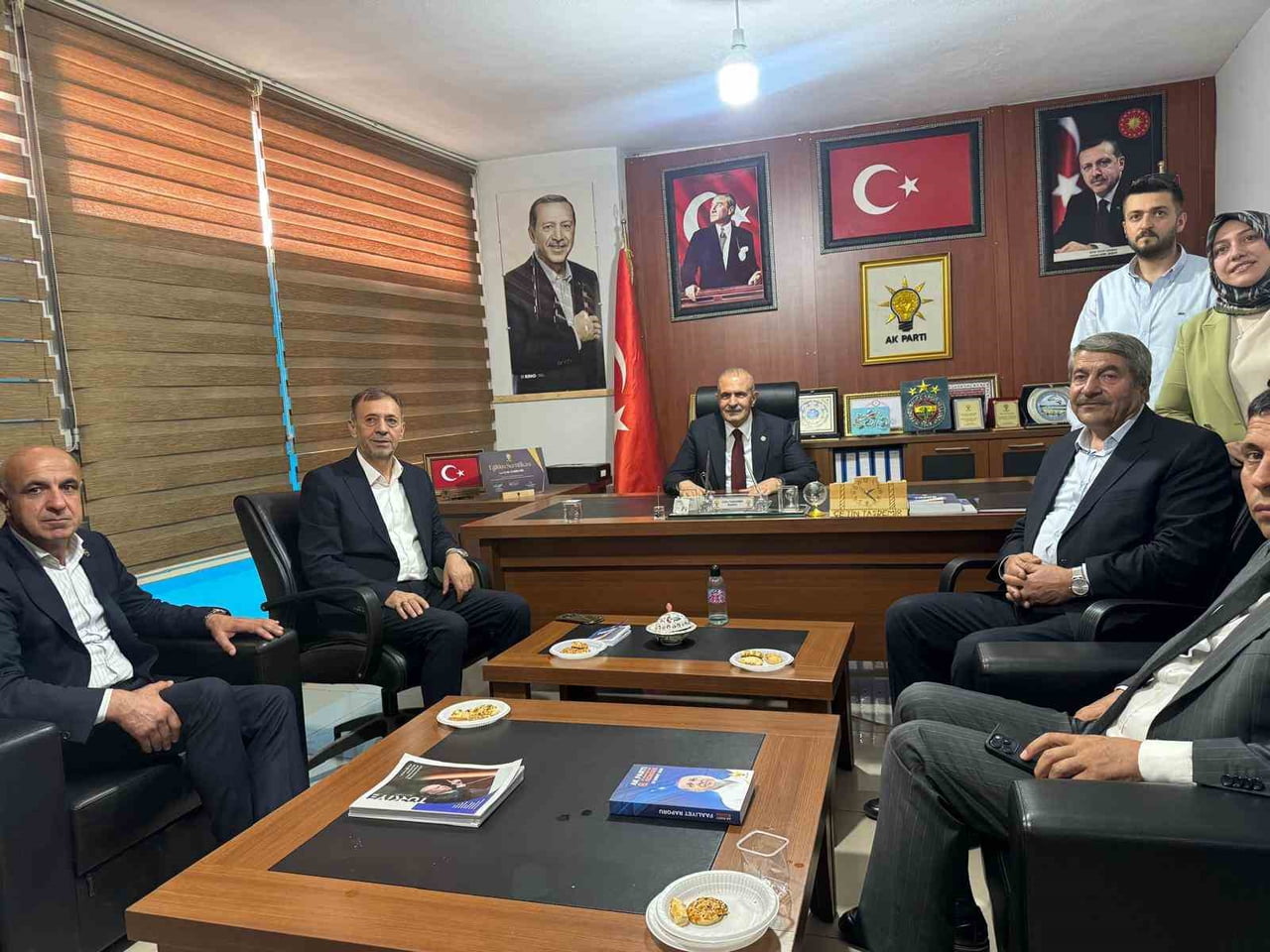 MİLLETVEKİLİ KAYATÜRK PATNOS’TA ESNAF VE VATANDAŞLARLA BİR ARAYA GELDİ