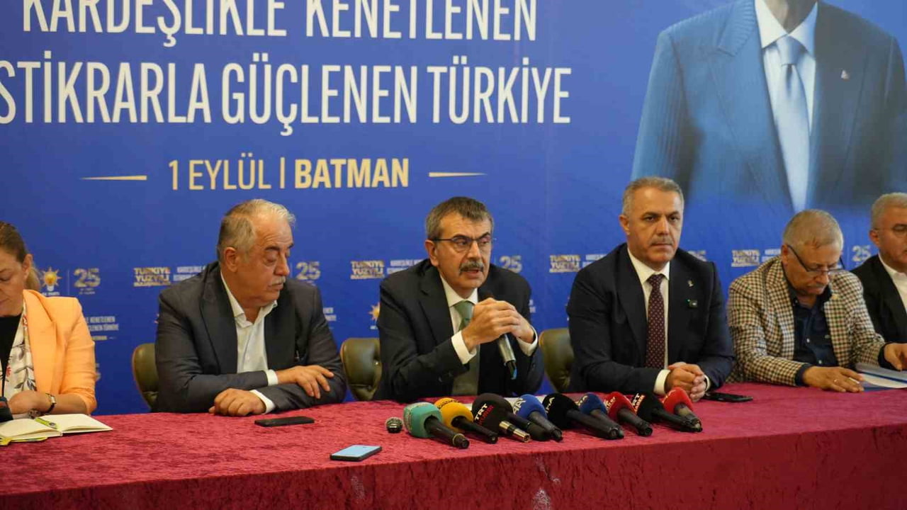 MİLLİ EĞİTİM BAKANI PROF. DR. YUSUF TEKİN, BATMAN'DA SİVİL TOPLUM KURULUŞLARININ TEMSİLCİLERİYLE...