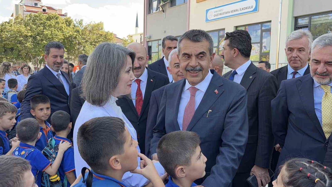 MİLLİ EĞİTİM BAKANI YUSUF TEKİN, KIRKLARELİ’NDE ÖĞRENCİLER VE ÖĞRETMENLERLE BİR ARAYA...
