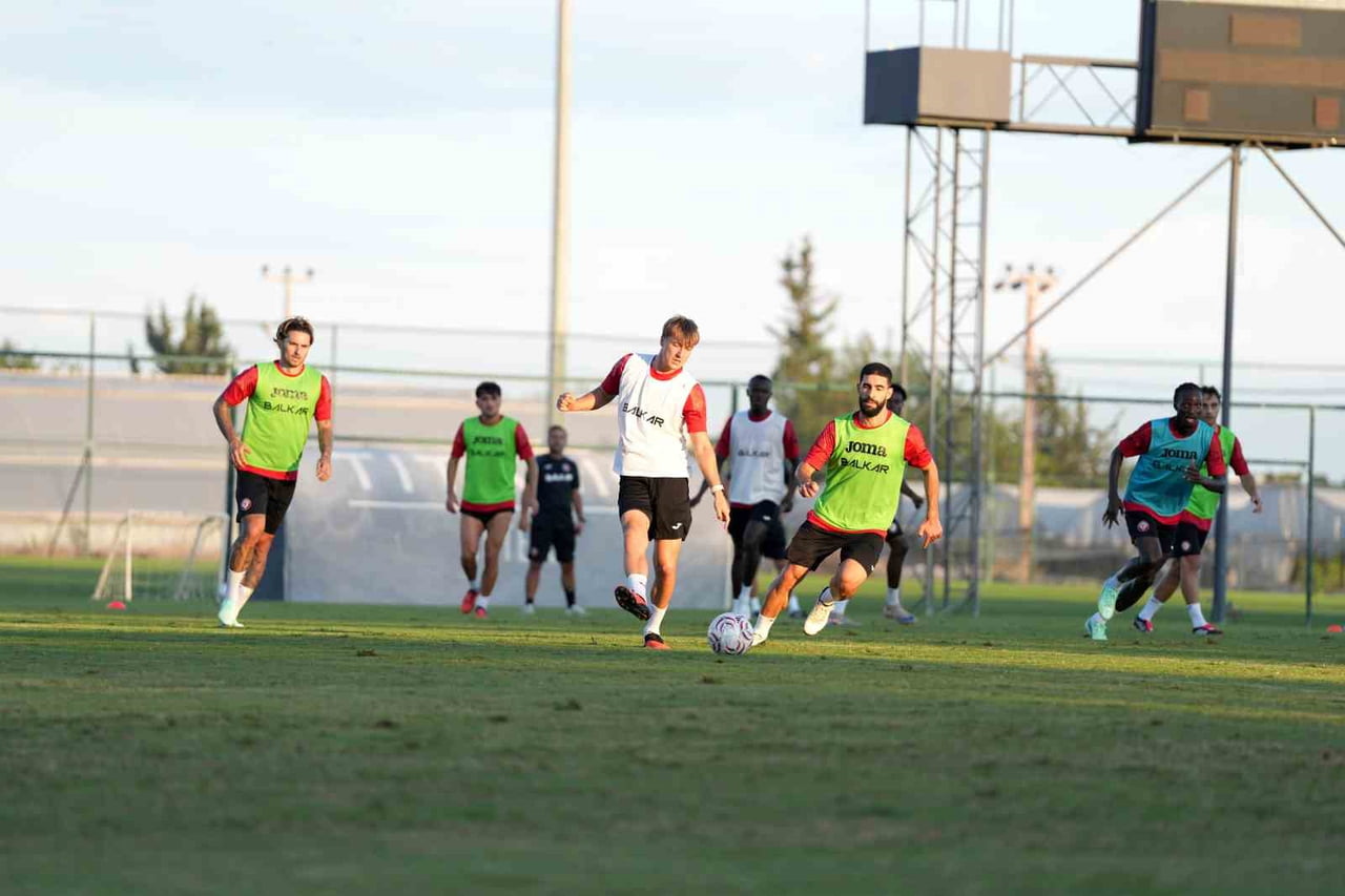 MİLLİ MAÇLAR SEBEBİYLE TRENDYOL SÜPER LİG'E VERİLEN ARADA ANTALYA’DA OLAN ÇORUM FK, KAMP...