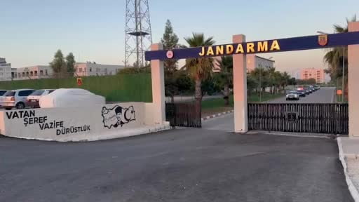 Mısır tarlasında yakalanan dolandırıcıların ev ve arabasından çıkanlar hayrete düşürdü