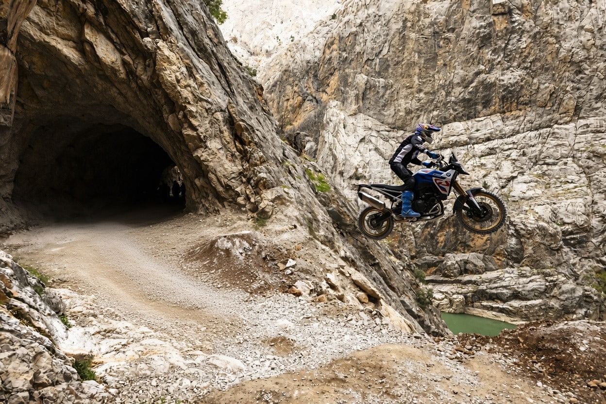 MOTOSİKLET TUTKUNLARININ İKİ EKSTREM ROTASI: KARANLIK KANYON VE D915