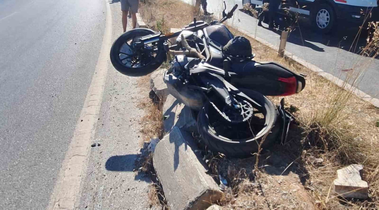 MOTOSİKLETLİ GENÇ HAYATINI KAYBETTİ