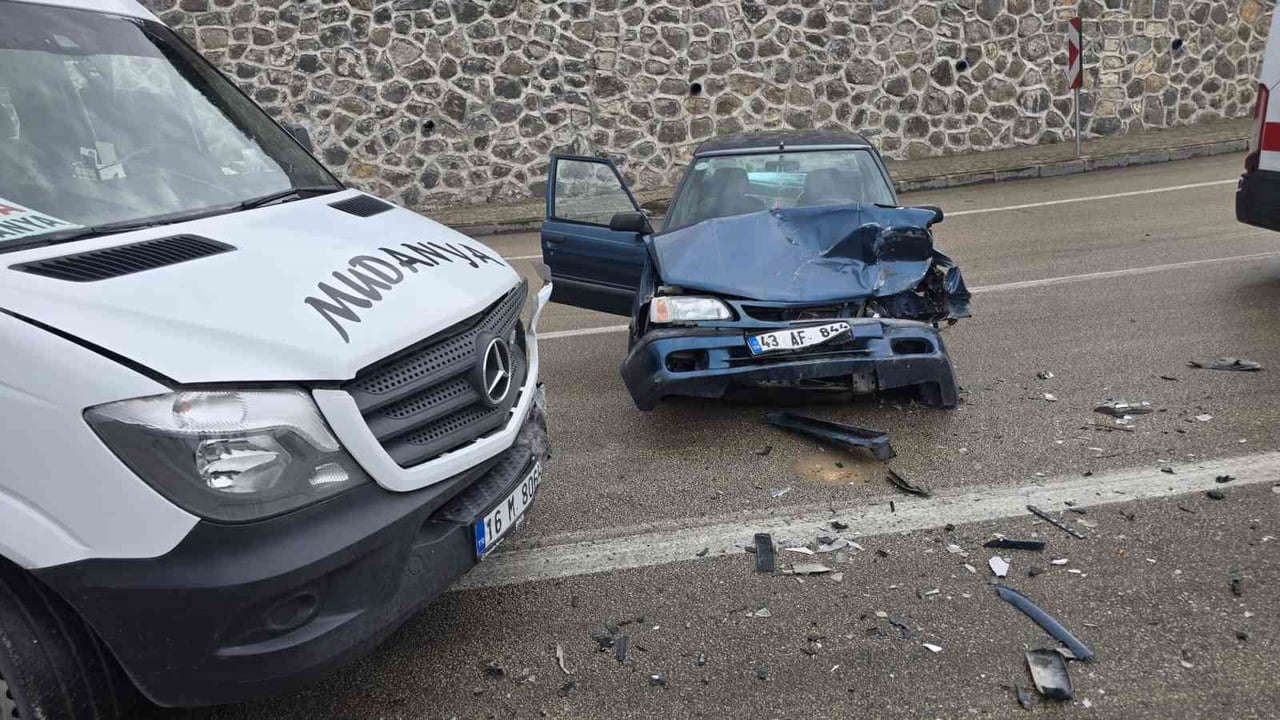 MUDANYA'DA TİRİLYE YOLU YILDIZ TEPE MEVKİİNDE ETKİLİ OLAN YAĞIŞ NEDENİYLE KAYGANLAŞAN YOLDA...