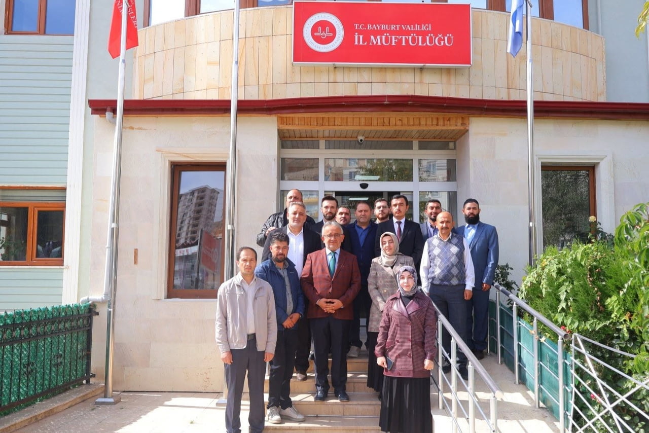 MÜFTÜ DANACI MÜFTÜLÜK PERSONELİ VE KUR’AN KURSU ÖĞRETİCİLERİYLE VEDALAŞTI