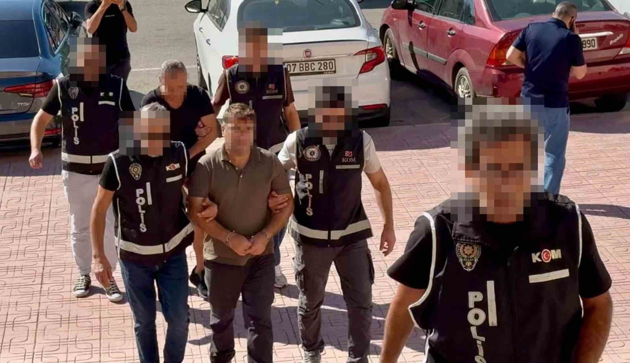 MUĞLA'NIN BODRUM İLÇESİNDE BİR RUS İŞ ADAMINA AİT LÜKS YATIN GİRİŞ İŞLEMLERİ ÜZERİNDEN RÜŞVET...