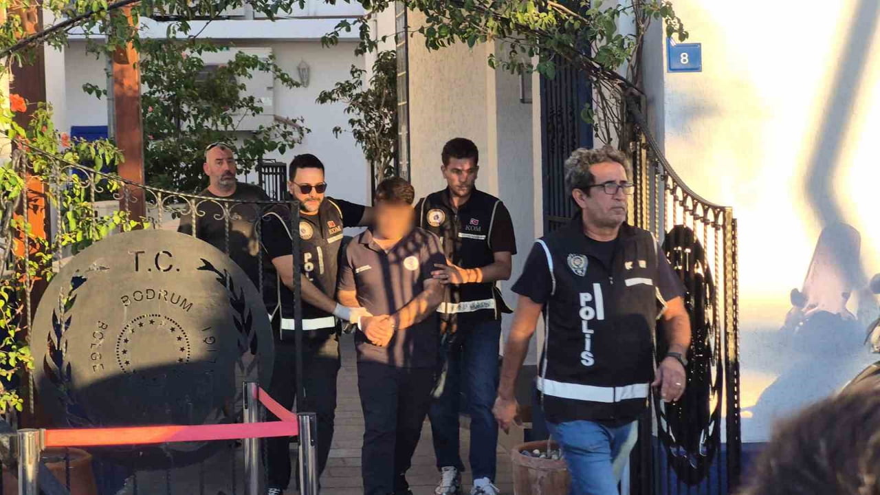 MUĞLA'NIN BODRUM İLÇESİNDE DÜZENLENEN OPERASYONDA, BODRUM BÖLGE LİMAN BAŞKANI RÜŞVET İDDİASIYLA...