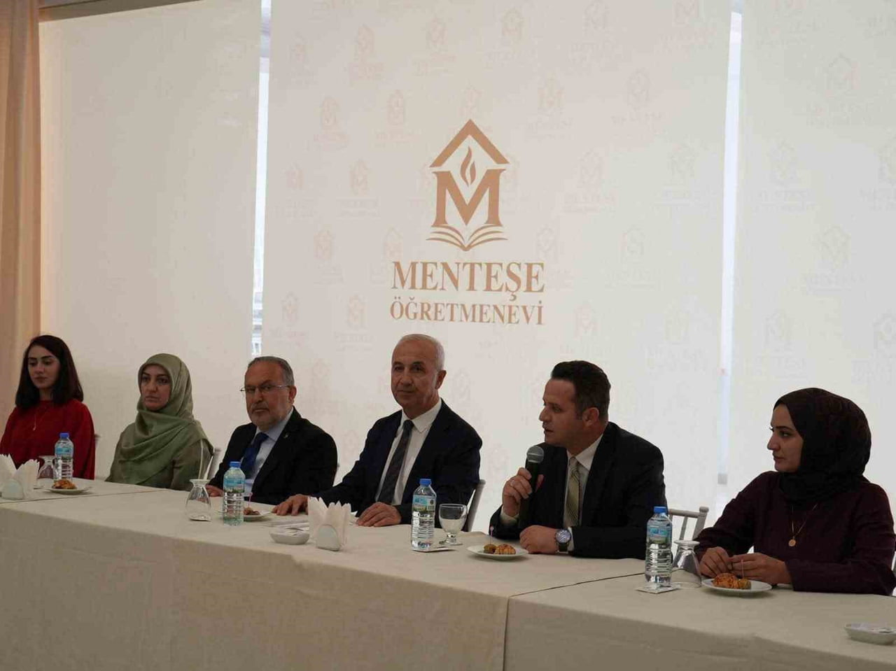 MUĞLA’DA "MİLLÎ ŞUUR, BİRLİK VE BERABERLİK" BULUŞMASI: STK’LAR VE KURUMLAR ORTAK ÇALIŞMALAR İÇİN...