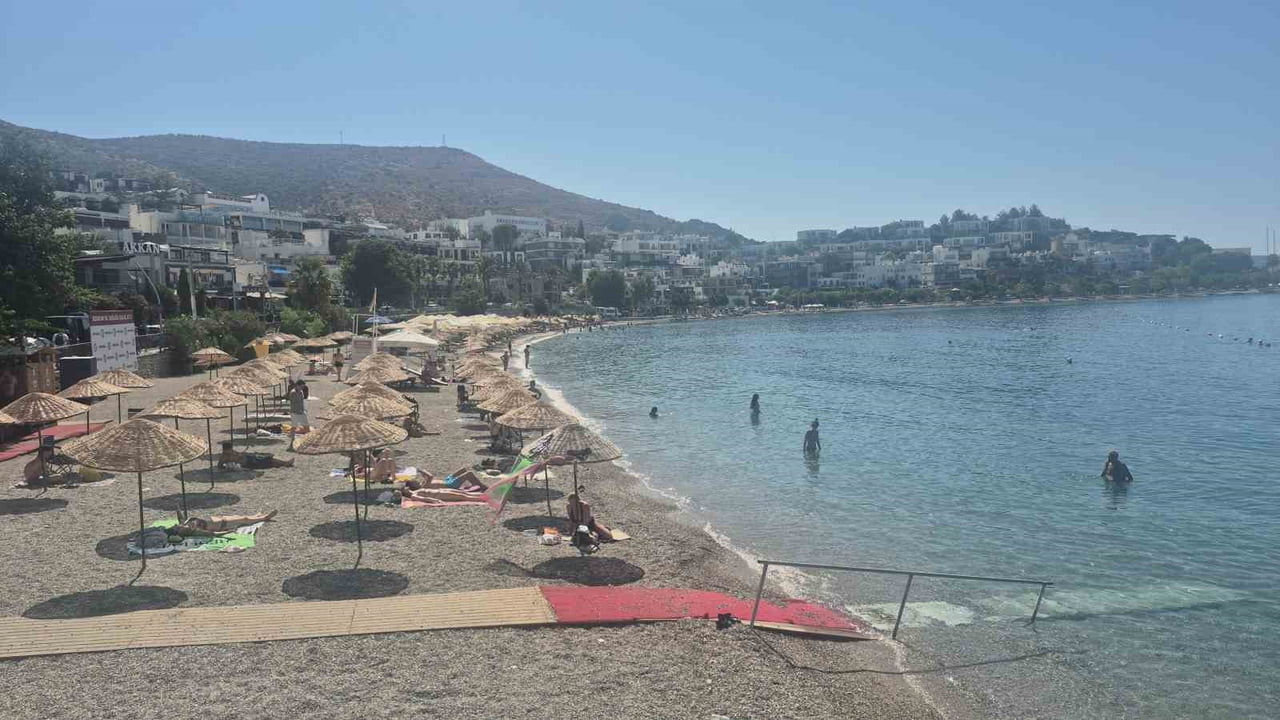 MUĞLA’NIN BODRUM İLÇESİNİ ZİYARET EDEN İKİ KRUVAZİYER GEMİSİYLE TOPLAM 2 BİN 484 TURİST VE 1256...