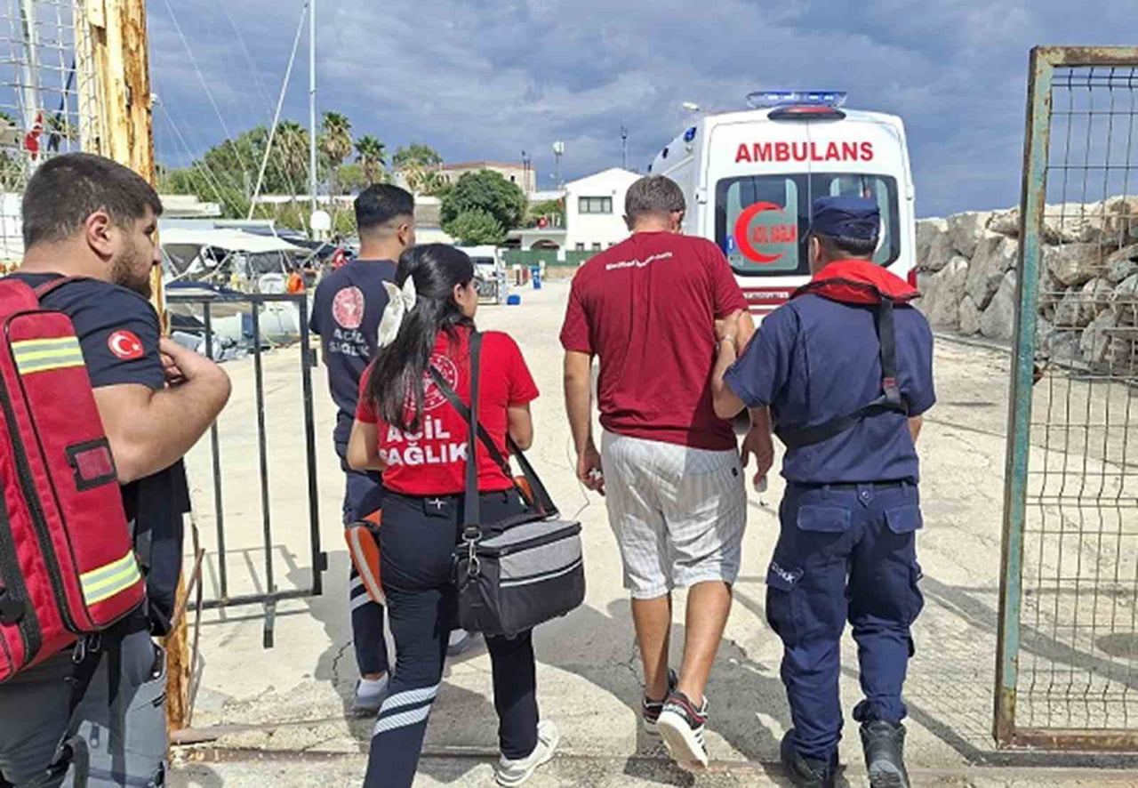 MUĞLA’NIN DATÇA İLÇESİ AÇIKLARINDA SEYREDEN GEZİ TEKNESİNDE RAHATSIZLANAN VATANDAŞ SAHİL GÜVENLİK...