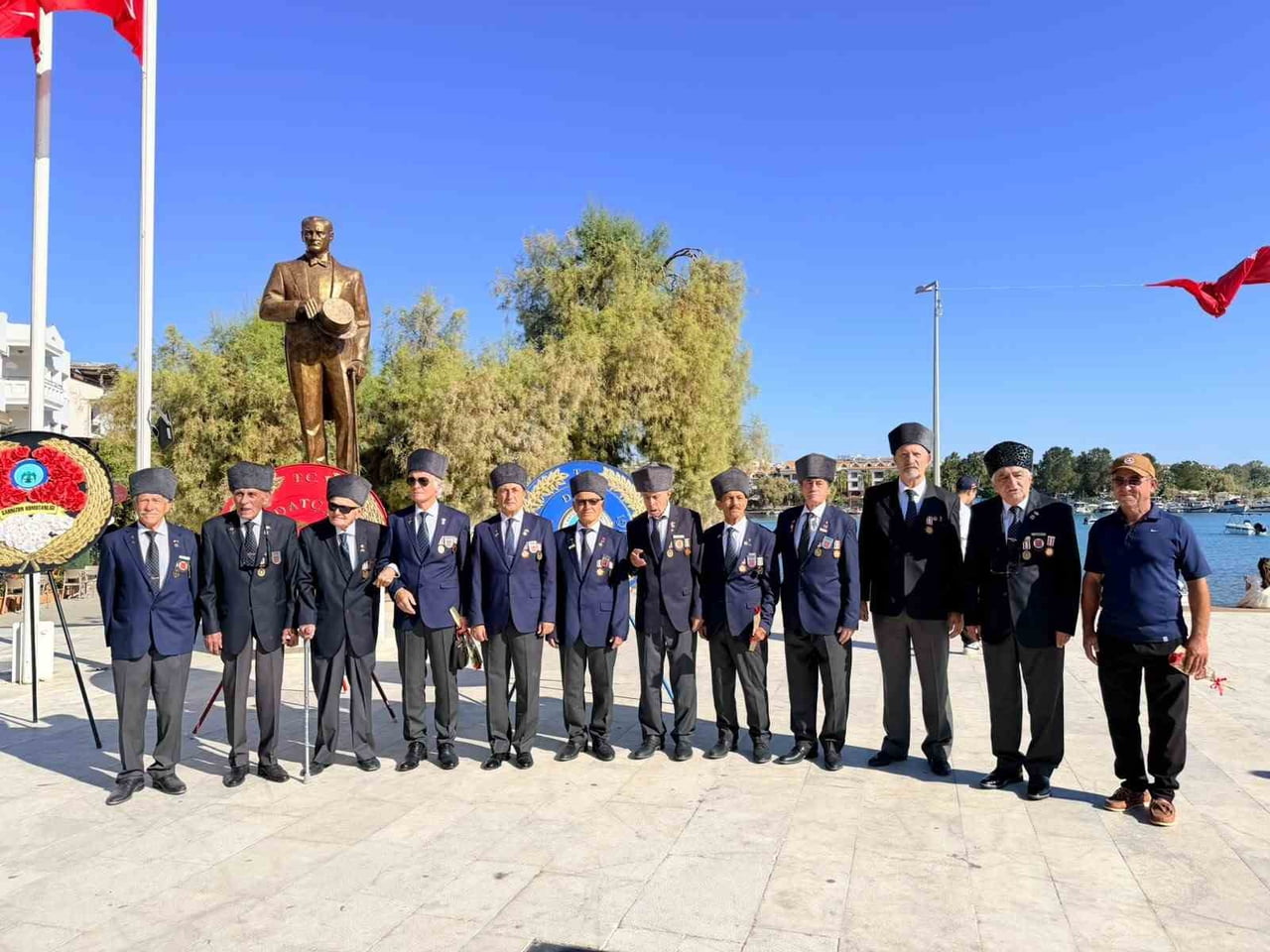 MUĞLA’NIN DATÇA İLÇESİNDE 19 EYLÜL GAZİLER GÜNÜ DOLAYISIYLA DÜZENLENEN TÖRENDE, ŞEHİTLER RAHMET VE...