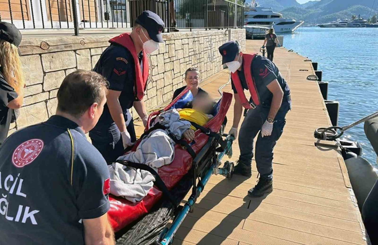 MUĞLA’NIN FETHİYE İLÇESİ AÇIKLARINDA SEYREDEN GEZİ VE ÖZEL TEKNELERDE YARALANAN VATANDAŞLAR SAHİL...