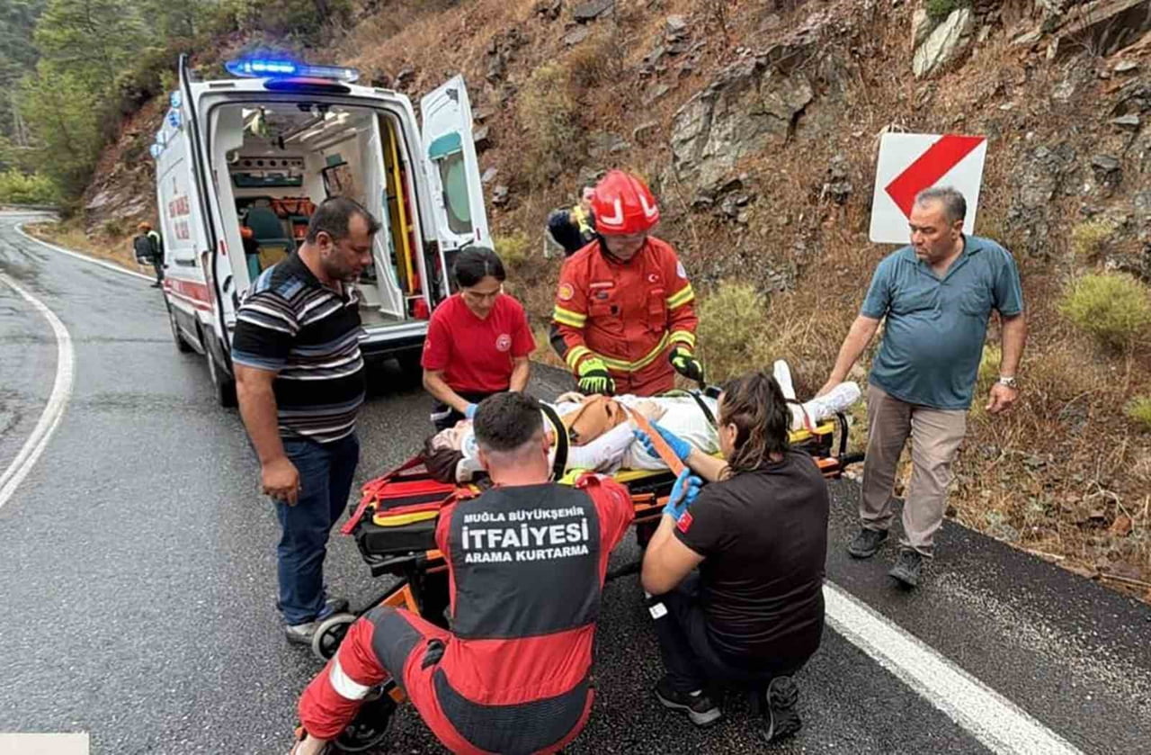 MUĞLA’NIN FETHİYE İLÇESİNE BAĞLI GÖCEK MAHALLESİ TÜNEL ÜST YOLU’NDA MEYDANA GELEN TEK TARAFLI...