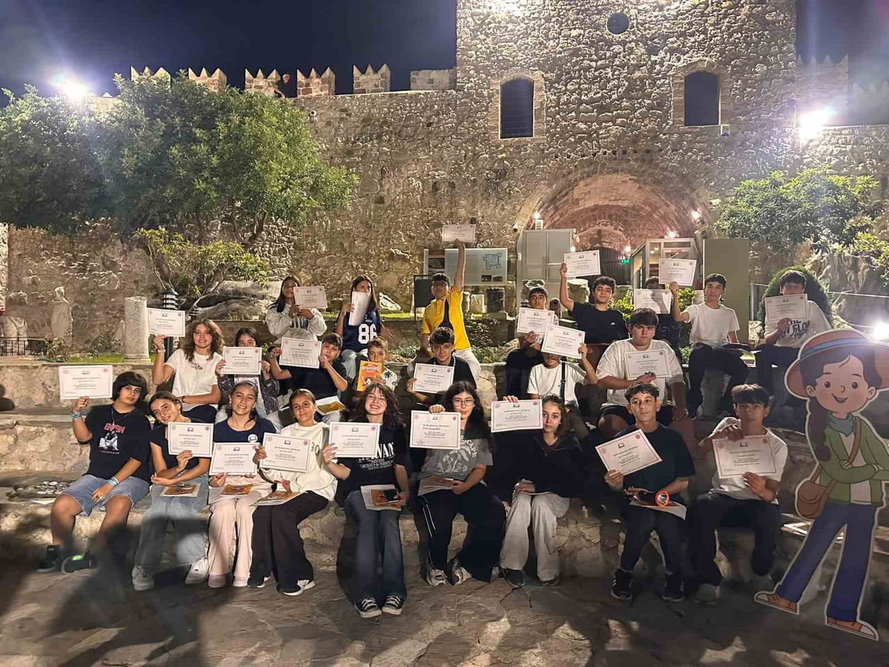 MUĞLA’NIN MARMARİS İLÇESİ MARMARİS EVRENPAŞA ORTAOKULU ÖĞRENCİLERİ, TÜRK DİL BAYRAMI KAPSAMINDA...
